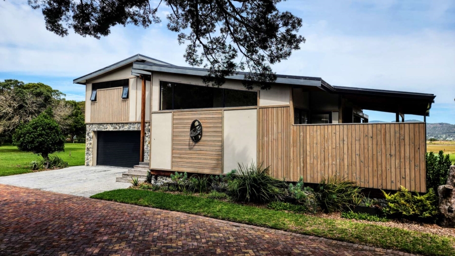 3 Bedroom Property for Sale in Brenton On Lake Western Cape